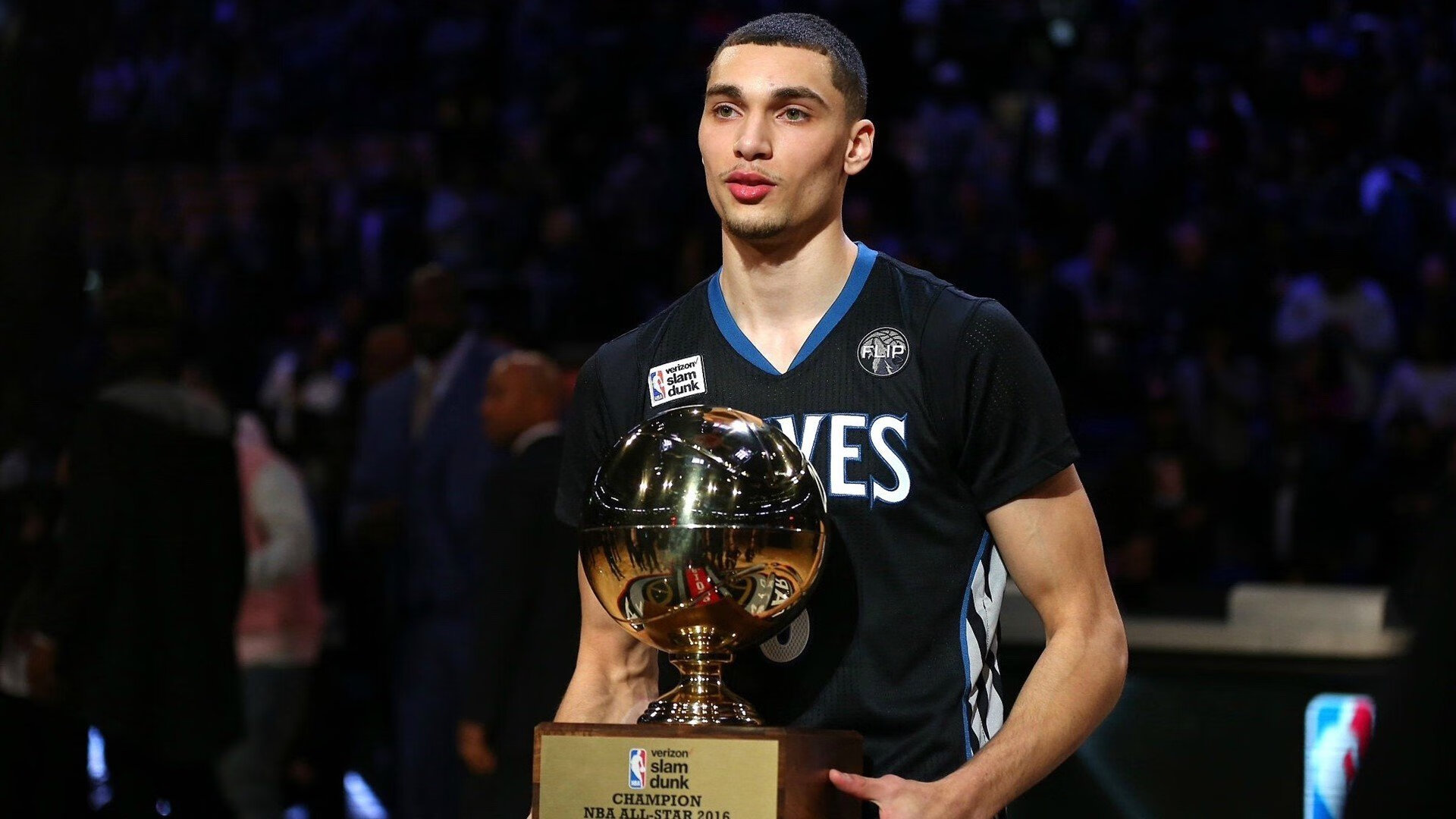 马刺的小孩真不怂，文班亚马越来越有大哥范儿，马刺德文